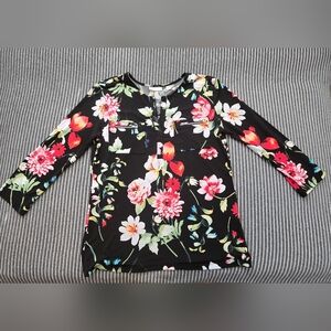 New York & Company floral top size S